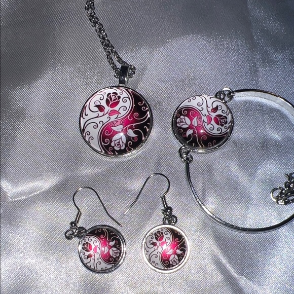 Elegant Silver and Pink Jewelry Set - Picture 5 of 5
